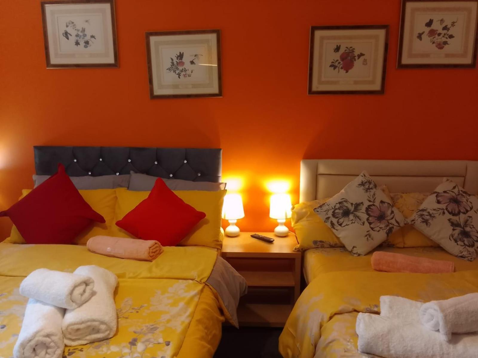 Ideal Home & Cottage Inviting 4 Bedroom Apartments Уолсолл Экстерьер фото