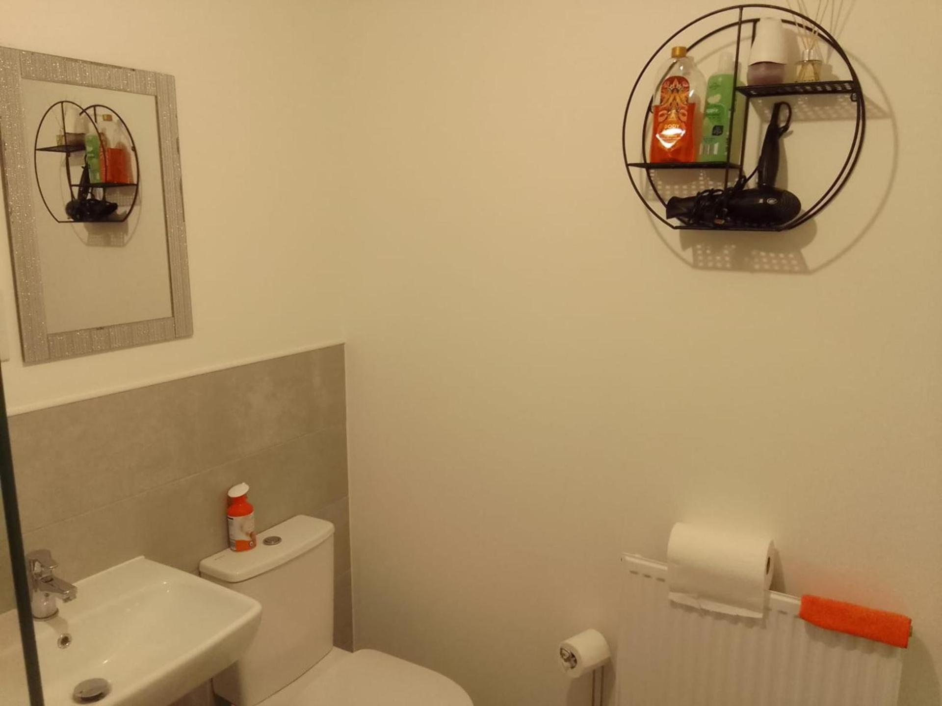 Ideal Home & Cottage Inviting 4 Bedroom Apartments Уолсолл Экстерьер фото