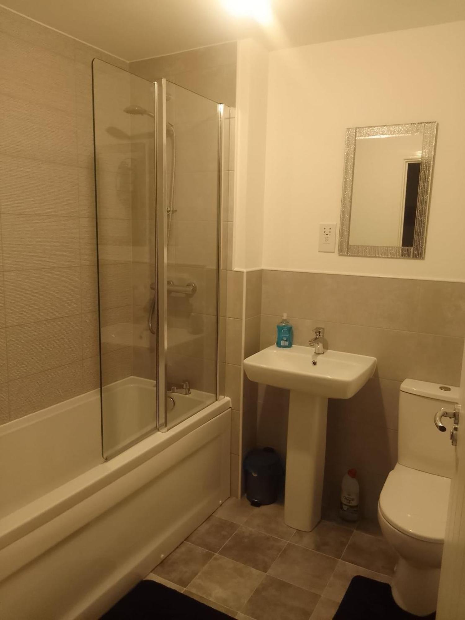 Ideal Home & Cottage Inviting 4 Bedroom Apartments Уолсолл Экстерьер фото